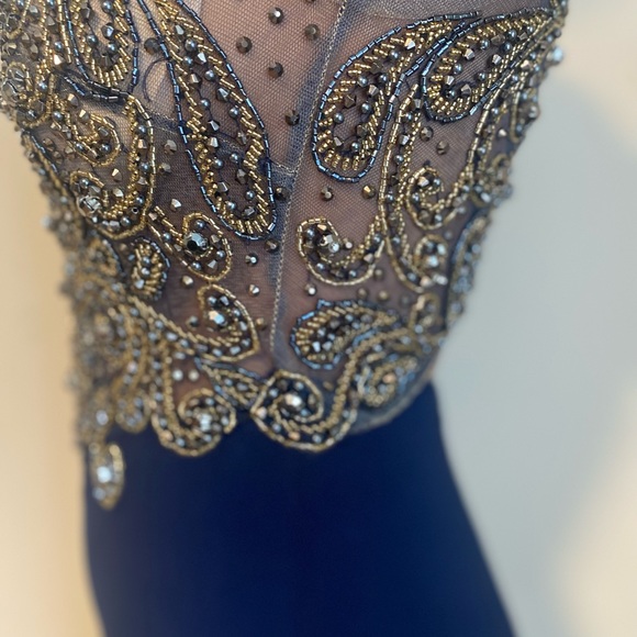 Elegant gown with gold beading. - Picture 3 of 5